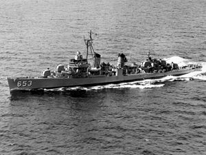 USS_Knapp_(DD-653)_underway_in_1955.jpg