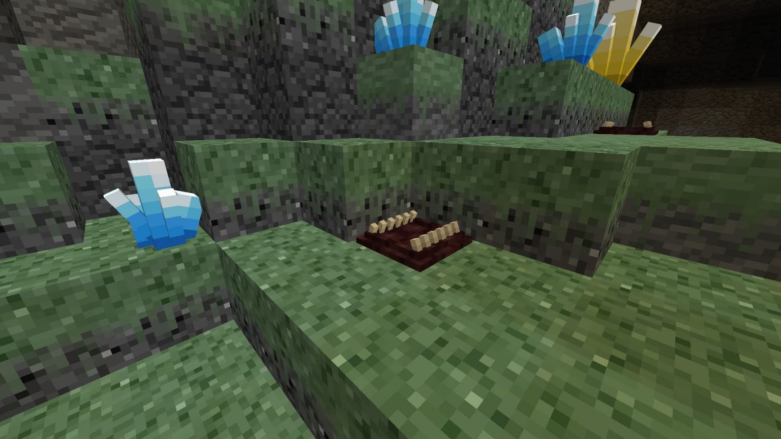 What is the title of this picture ? Minecraft Cave Update - Mod - 1.14.4 → 1.15.2 - Minecraft.fr