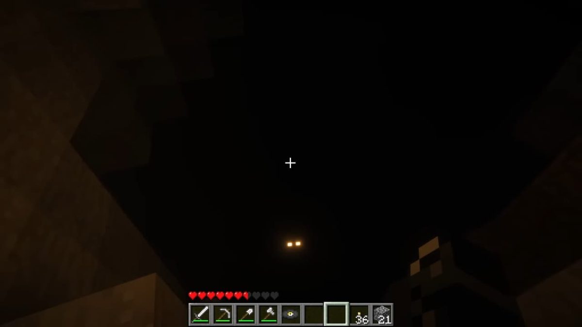 Deux yeux blancs au fond d'une grotte dans Minecraft