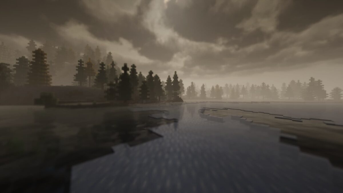 Minecraft Spooklementary shader, paysage brumeux avec des arbres au bord d'une étendue d'eau sous un ciel couvert