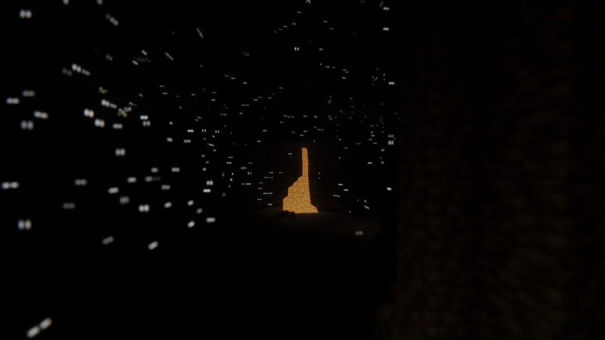 Minecraft Spooklementary shader, yeux brillants apparaissant dans l'obscurité d'une grotte avec une lueur lointaine