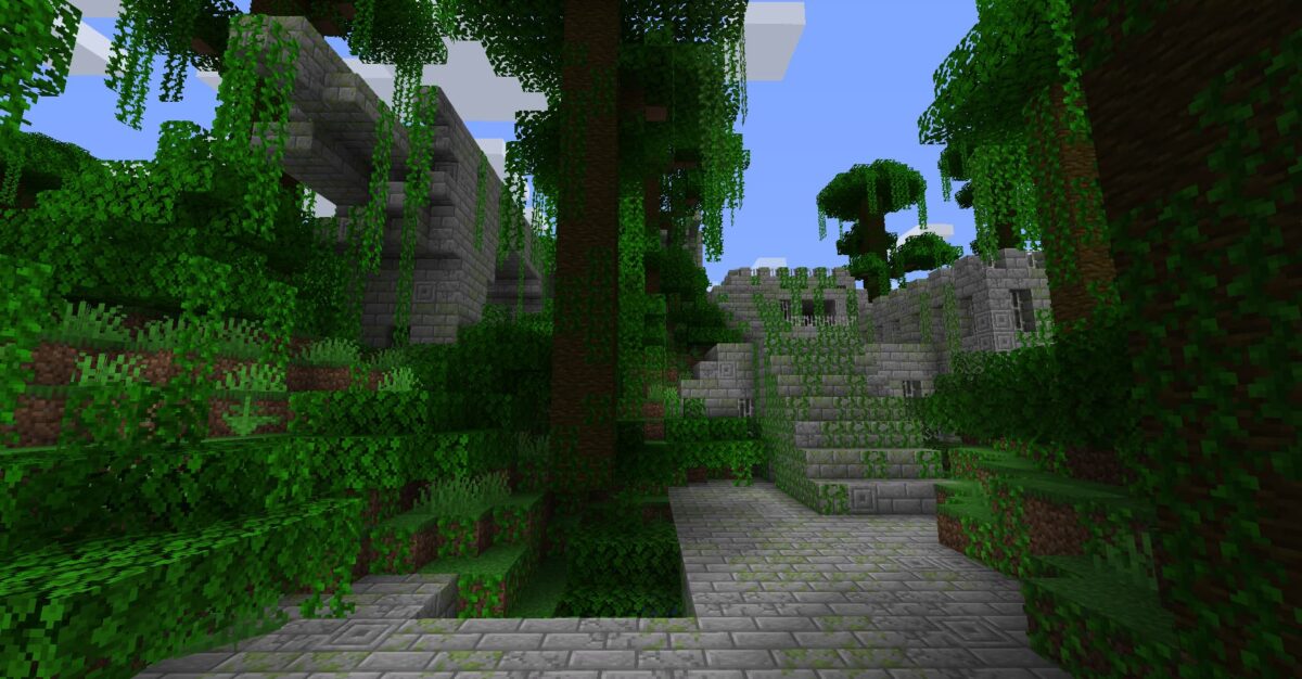 Forteresse dans la jungle Repurposed Structures mod Minecraft - forteresse perchée sur la canopée avec des escaliers naturels.