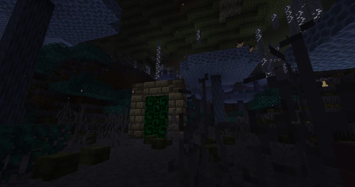 Portail vers The Undergarden dans Minecraft, cadre en briques sombres dans une zone sinistre