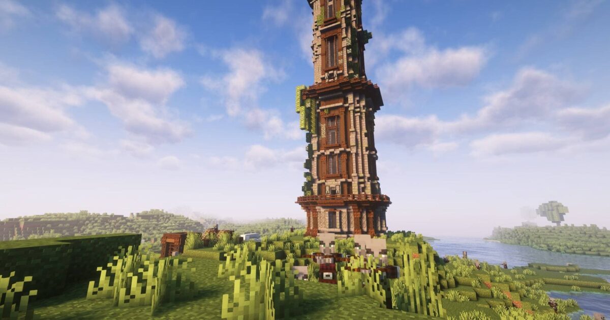 Tour de pillards améliorée dans Minecraft avec le mod Improved Pillager Outpost, architecture détaillée et environnement naturel