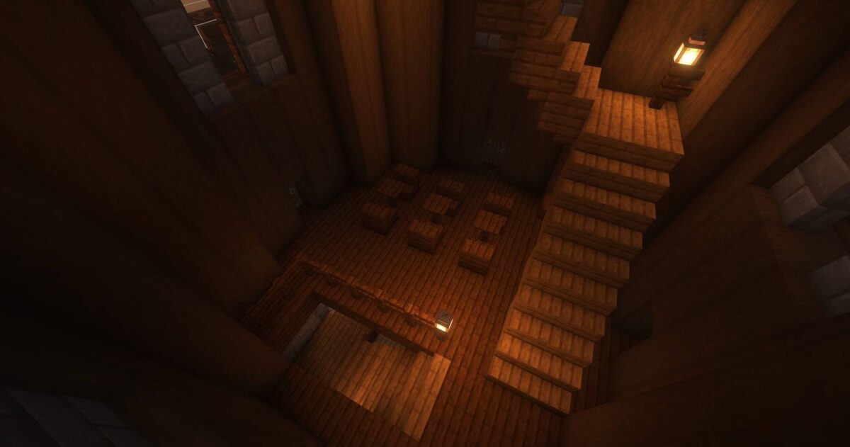 Intérieur d’un avant-poste de pillards dans Minecraft avec Improved Pillager Outpost, dortoir et escalier en bois