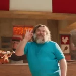 jack-black-cree-la-surprise-avec-steves-lava-chicken-lhymne-dejante-du-film-minecraft