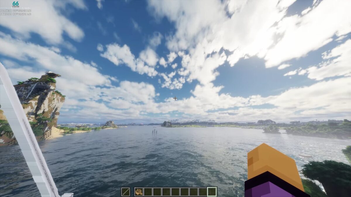 Vue sur l’océan et les falaises dans Minecraft avec ciel nuageux et rendu photoréaliste en 8K.
