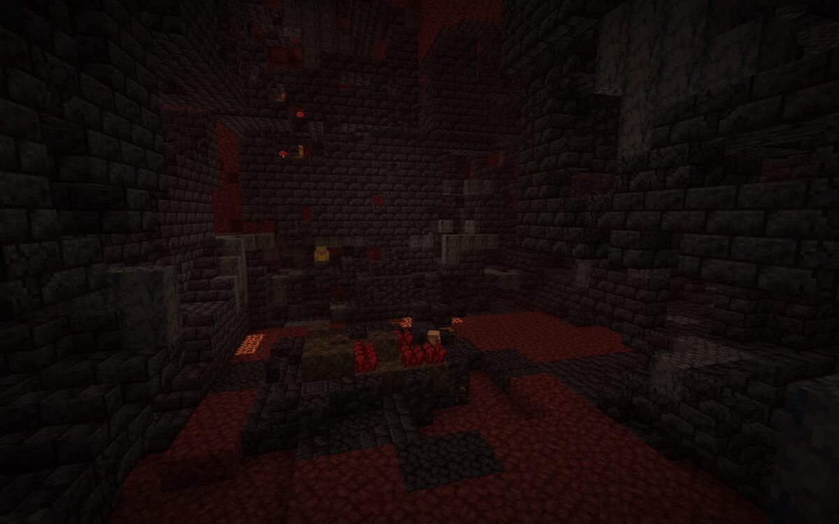 Verrues du Nether minecraft poussant dans la cour centrale d’un vestige de bastion