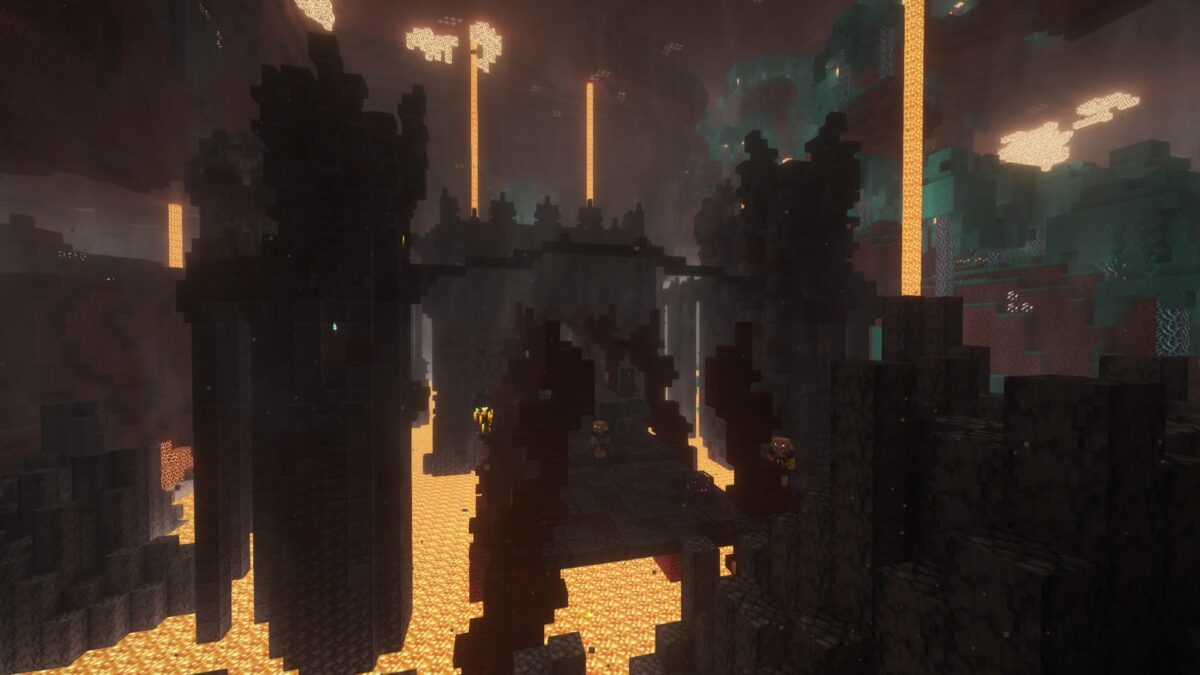 Forteresse noire suspendue au-dessus de la lave dans le Nether, ajoutée par le mod Medieval Buildings pour Minecraft.