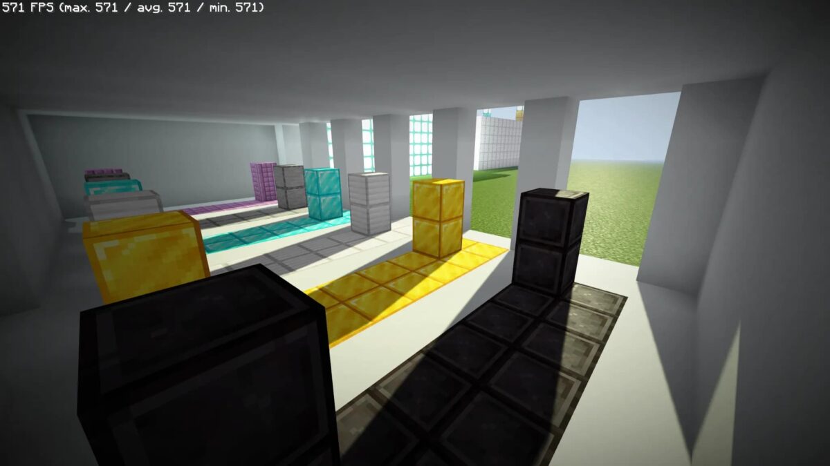 Blocs de minerais alignés dans un bâtiment éclairé par la lumière du soleil avec ombres nettes dans Minecraft.