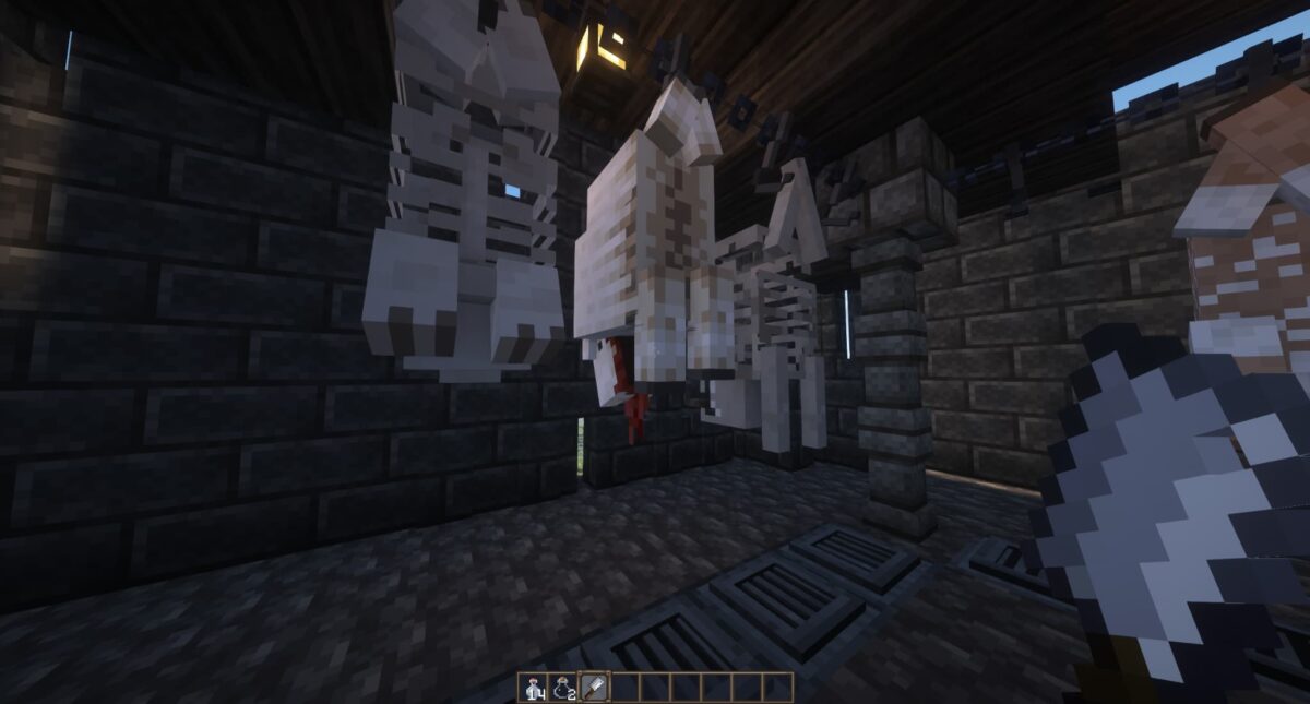 mod Minecraft Butchery – carcasses suspendues dans une boucherie médiévale avec crochets et murs en pierre
