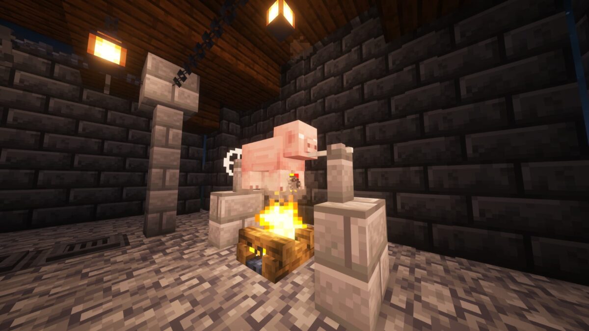 mod Minecraft Butchery – carcasse de cochon installée sur un rôtissoire au-dessus d’un feu de camp