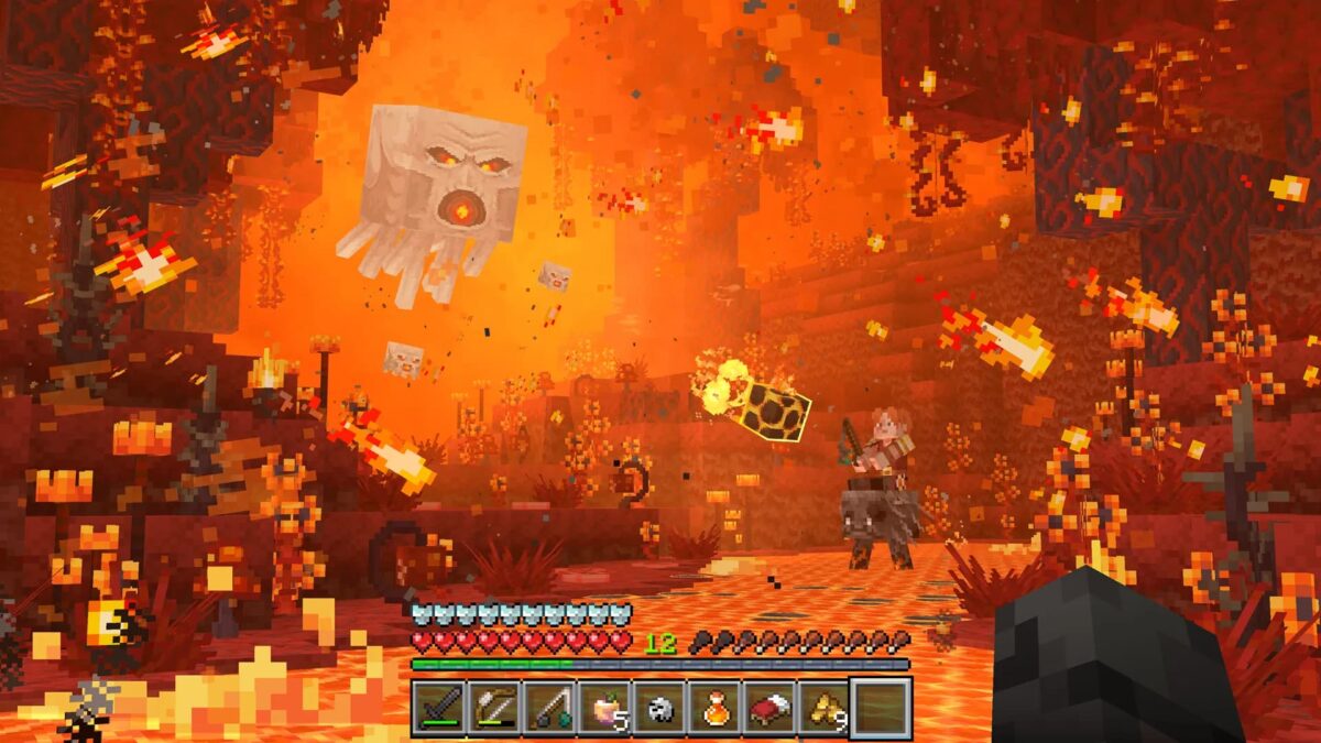 Nether réaliste dans RealismCraft avec tempêtes de flammes, piglins et ghasts.