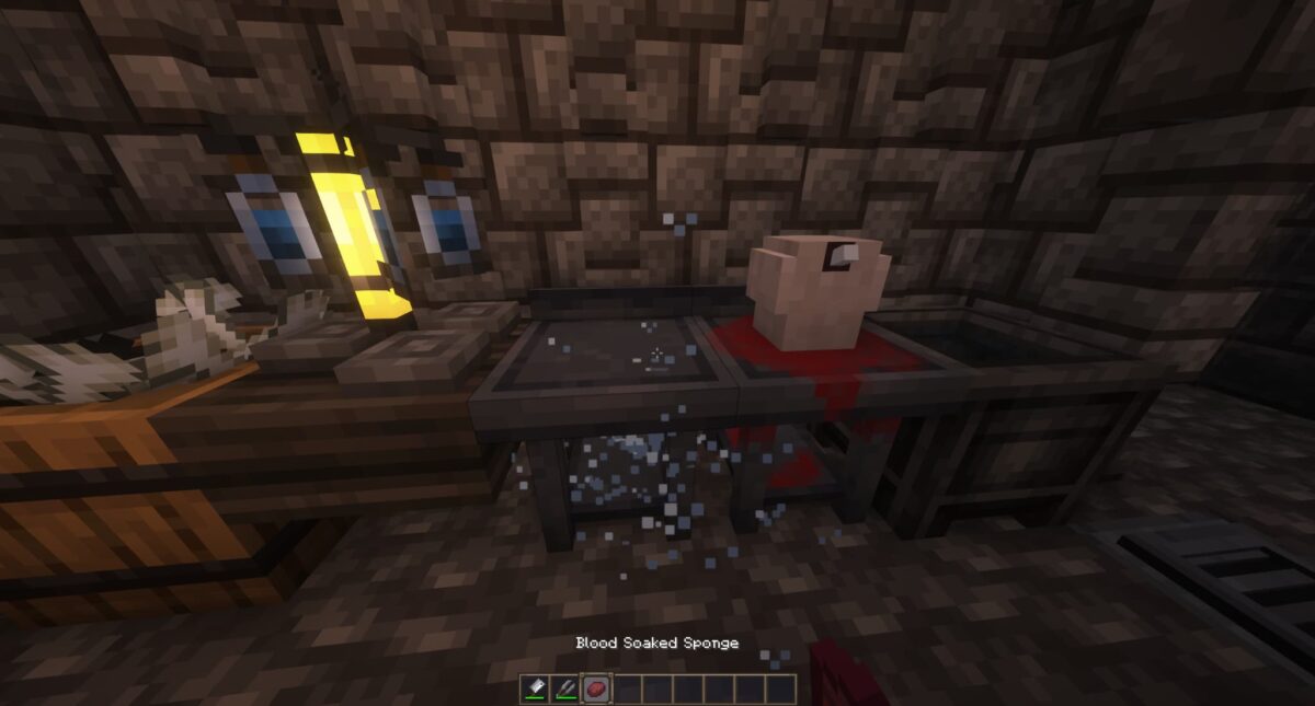 mod Minecraft Butchery – table de découpe avec tête d’animal nettoyée et surface ensanglantée