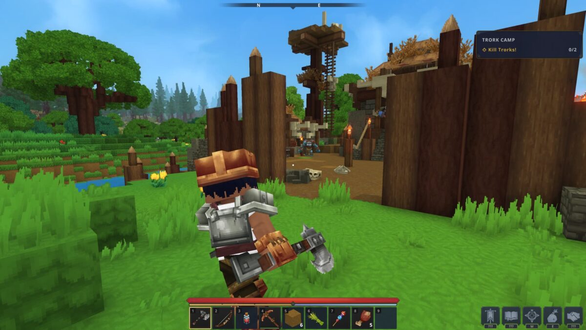 Scène du mode aventure de Hytale montrant un personnage équipé approchant un camp Trork dans une forêt claire.