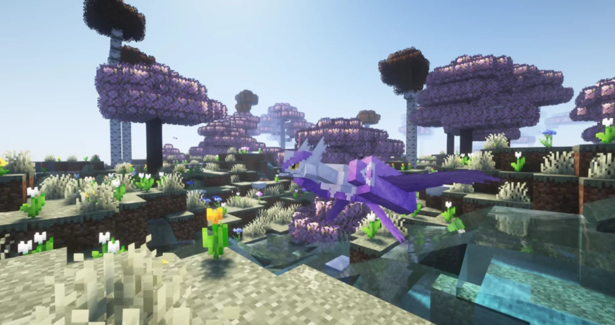 Méga-Latias survolant un biome fleuri généré par le mod Minecraft Cobblemon: Mega Showdown, illustrant l’intégration des Méga-évolutions dans l’exploration du monde.