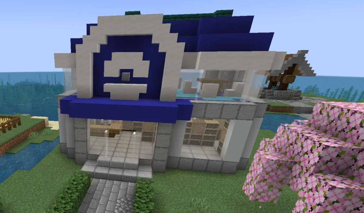 Bâtiment thématique Cobblemon généré par le mod Minecraft Cobblemon Additions, avec façade bleue inspirée des villes Pokémon.