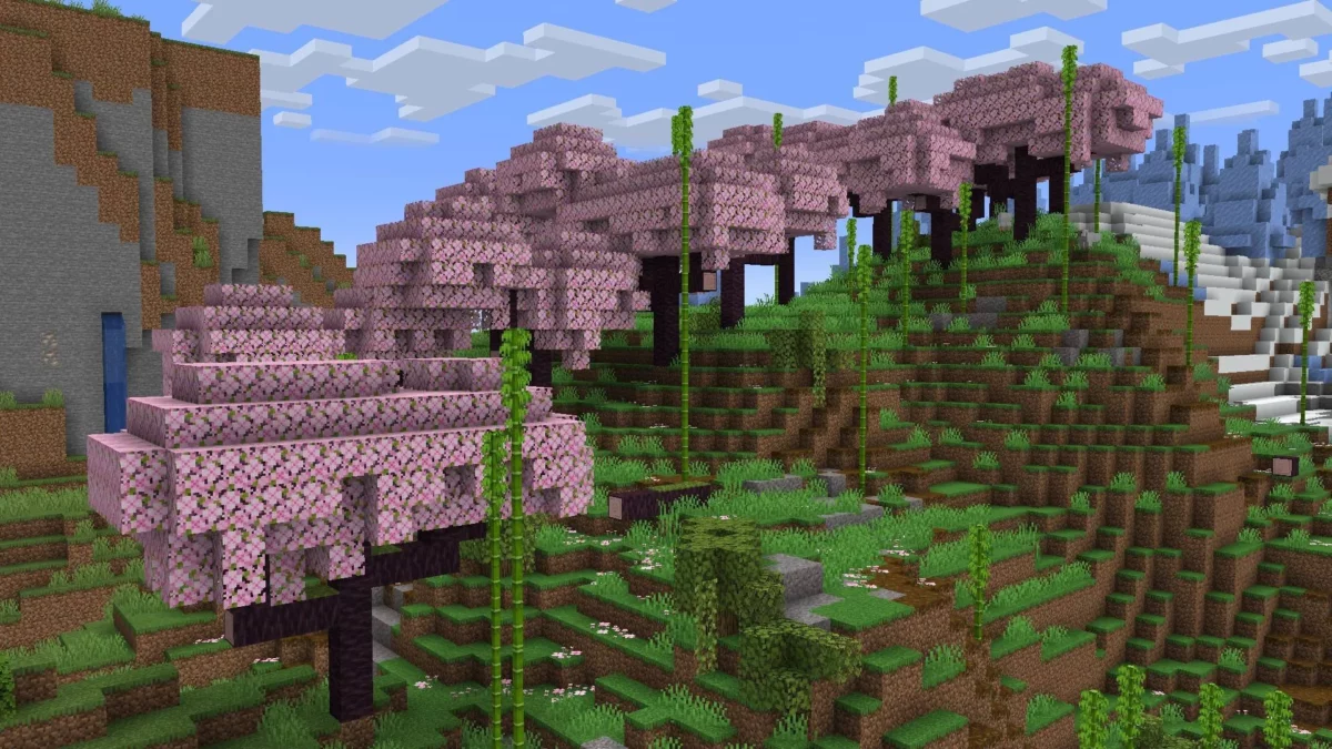 mod Minecraft Geophilic Vanilla Biome Overhauls illustrant un cerisaie retravaillee avec collines en terrasses, cerisiers plus aeres et vegetation mieux repartie
