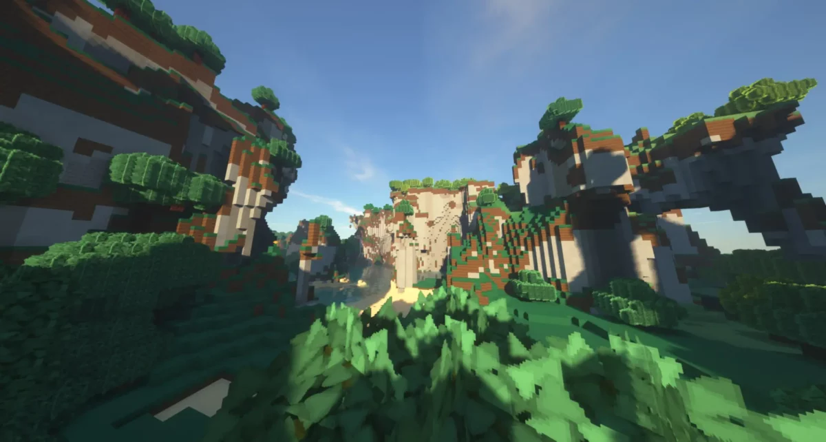 pack de texture Minecraft SimonKraft montrant des falaises verdoyantes avec arches naturelles et lumière claire