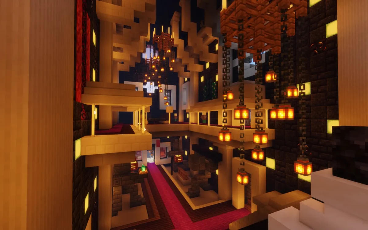 mod Minecraft The Lost Castle atrium intérieur avec balcons multiples et grappes de lanternes suspendues