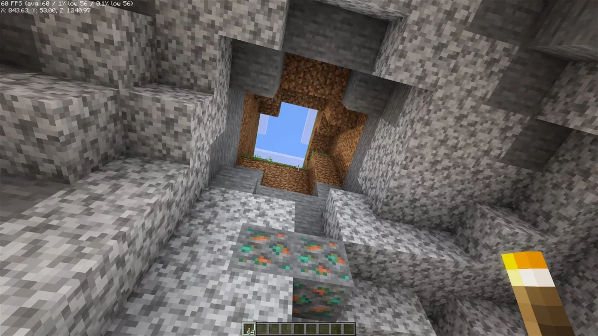 shader Minecraft I Like Vanilla compteur de FPS visible dans une grotte avec un filon d'émeraude