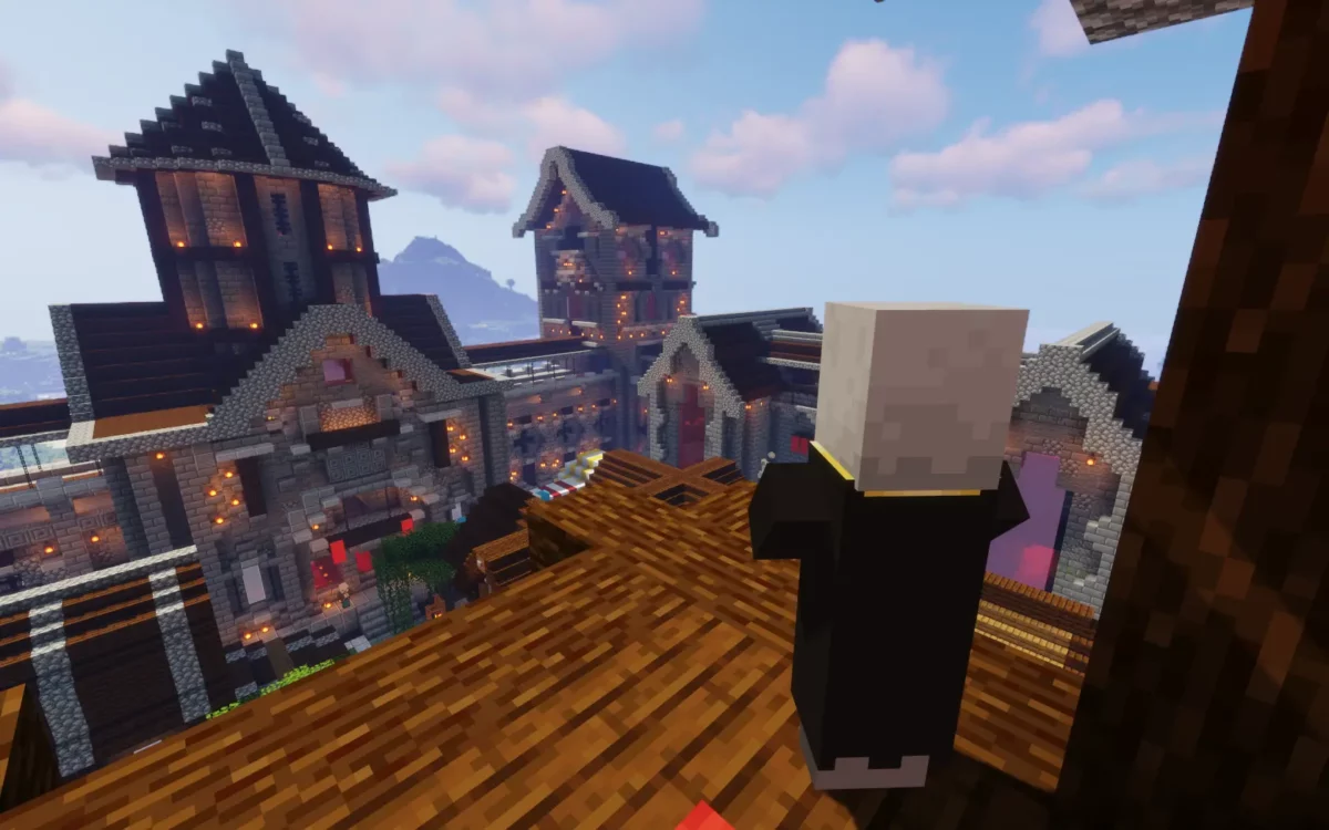 mod Minecraft The Lost Castle illager en patrouille sur les toits avec les tours en arrière-plan
