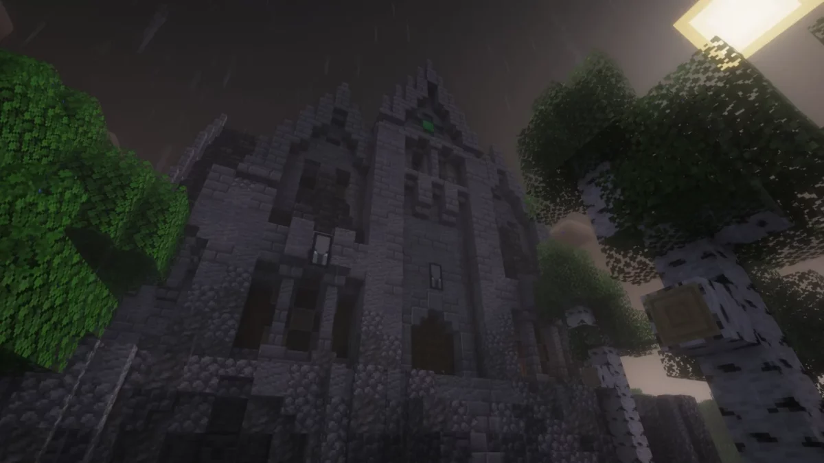 mod Minecraft Goety The Dark Arts manoir sombre gothique vu de bas sous la pluie nocturne
