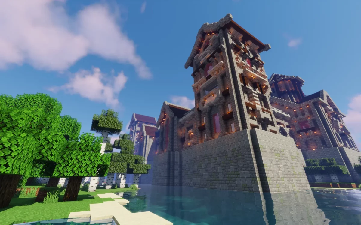 mod Minecraft The Lost Castle tour principale en pierre et bois entourée d'une douve d'eau claire