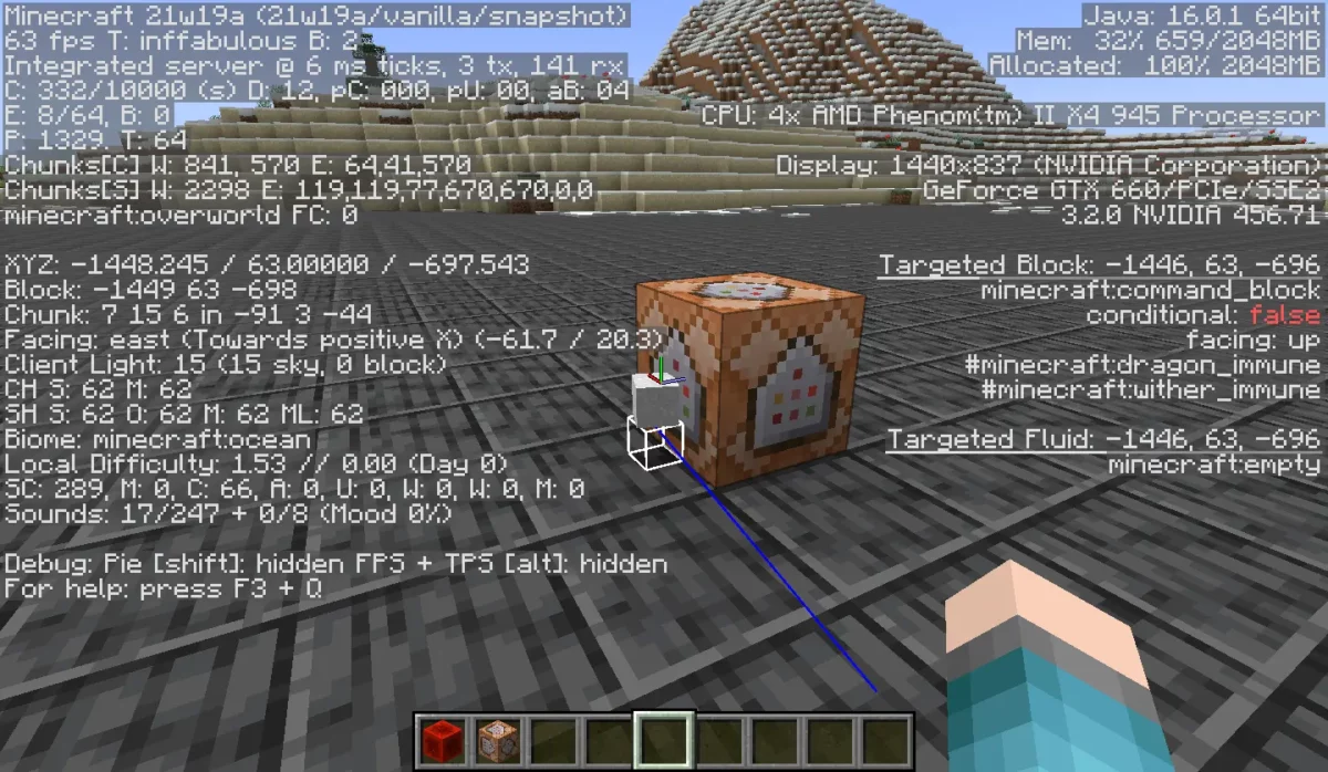 bug MC-4 de Minecraft écran de debug F3 où la boîte de collision de l'objet glisse au bas du command block