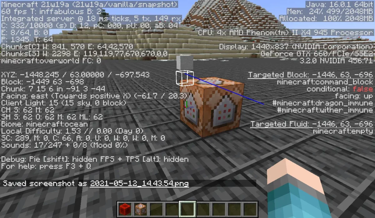 bug MC-4 de Minecraft écran de debug F3 avec la boîte de collision d'un objet décalée au-dessus d'un command block