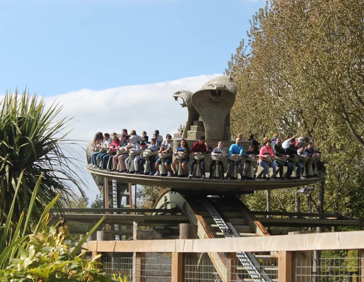 KOBRA le Mega Disk'O de Zamperla à Chessington seule attraction conservée dans la future zone Minecraft World