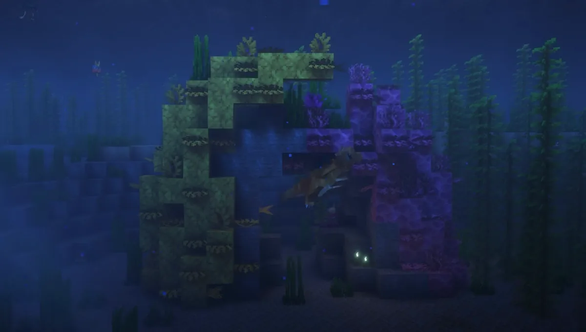 mod Minecraft Cobblemon 1.8 ruines sous-marines entourées de coraux et d’algues dans les profondeurs