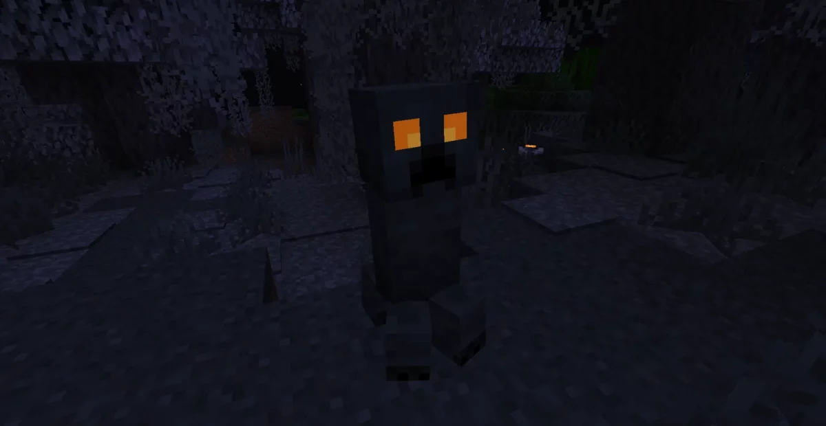 Creeper gris aux yeux orange dans le jardin pâle de Minecraft pendant la nuit