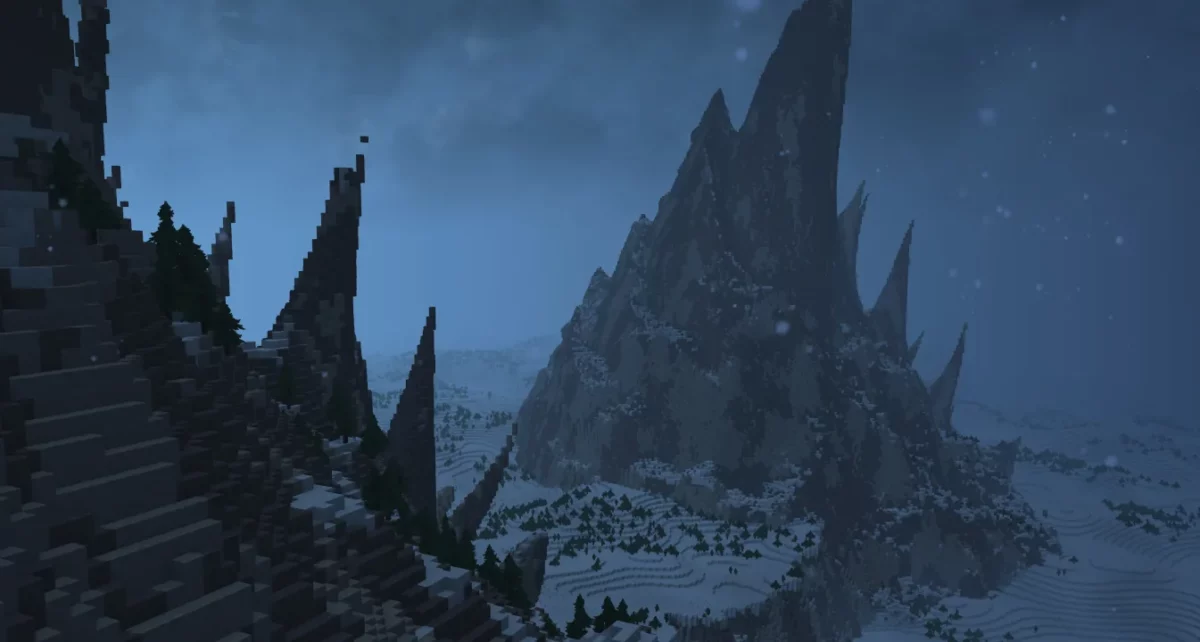 Immense pic enneigé dressé dans une tempête nocturne dans Hytale