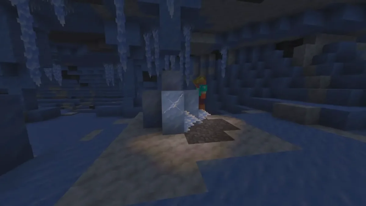 Un cristal de glace éclaire une petite zone au pied de colonnes gelées dans Minecraft
