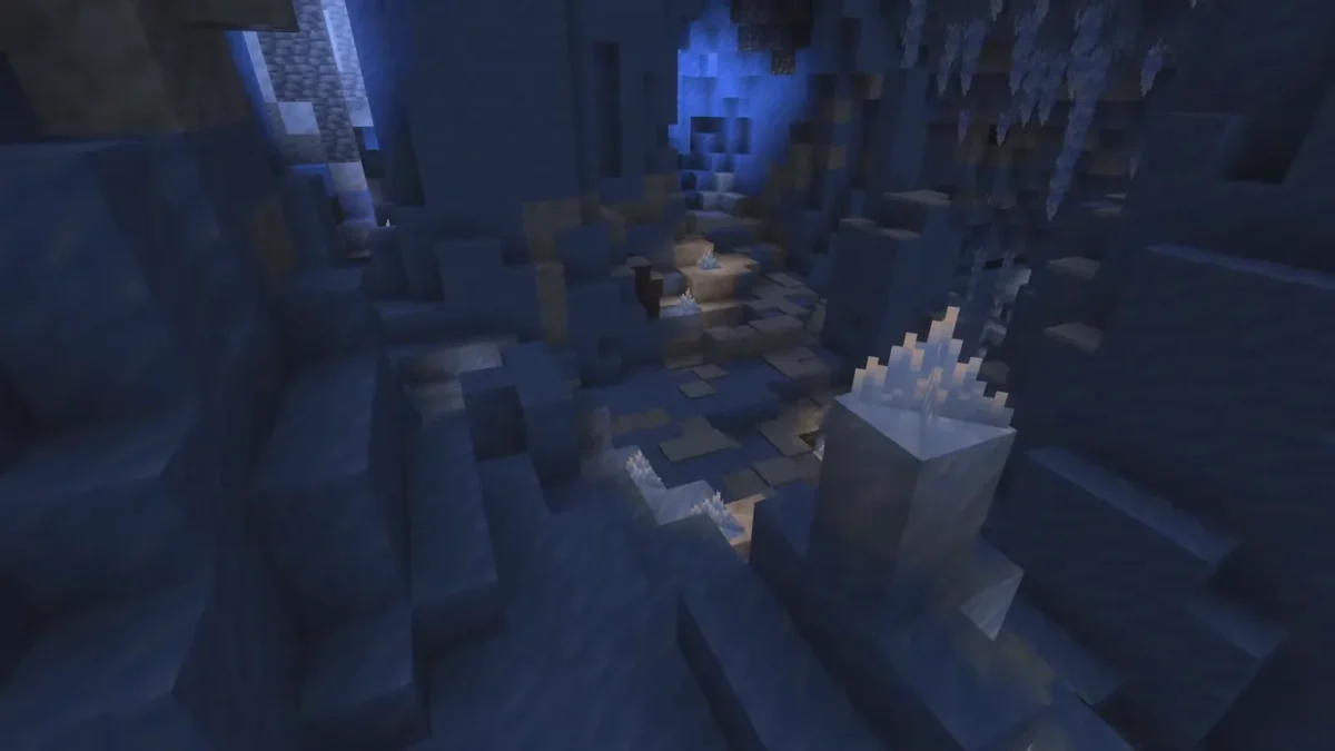 Vue plongeante sur les cristaux lumineux et les formations glacées du nouveau biome souterrain de Minecraft