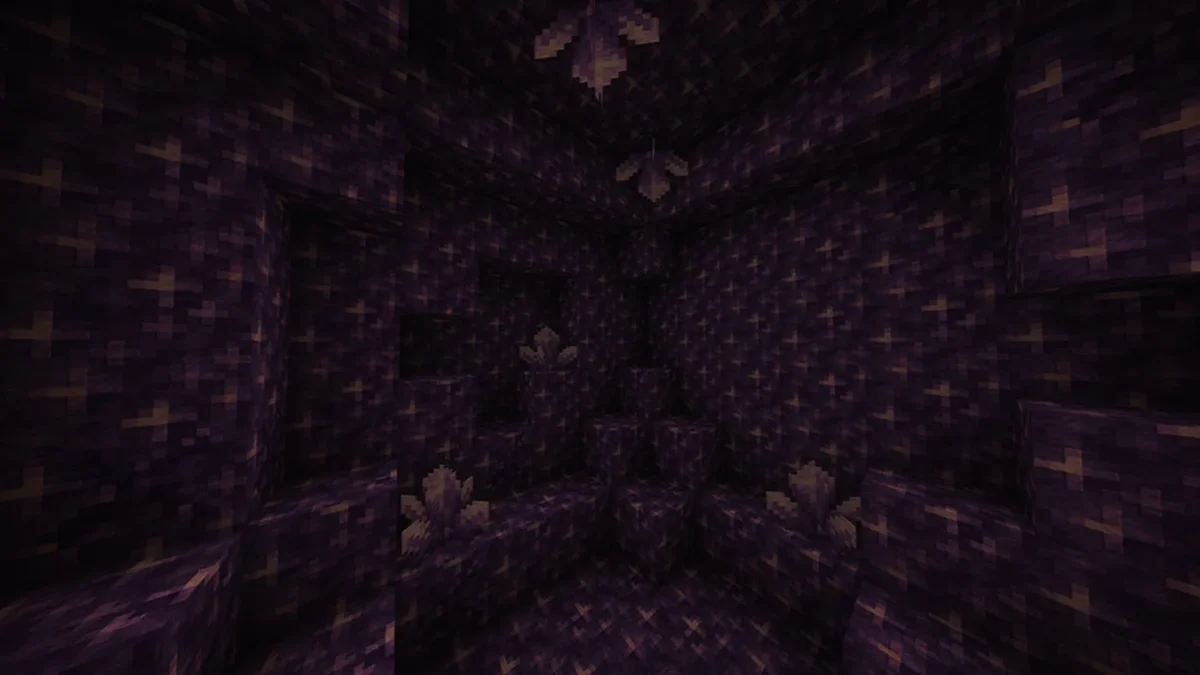 Cristaux d’améthyste violets entourés de blocs aux textures modelées dans une capture officielle du pack Clayful