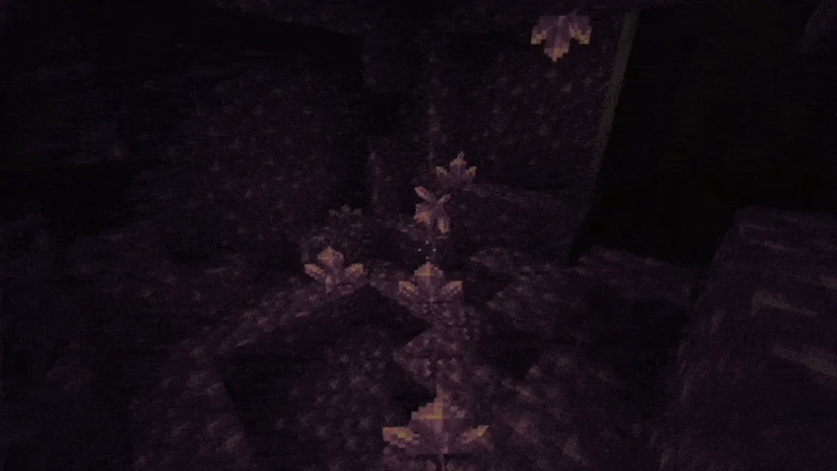 Étincelles violettes autour de cristaux d’améthyste avec le mod Visuality dans Minecraft